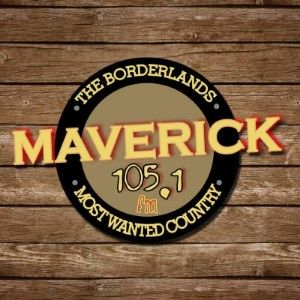 Logotipo de la emisora ​​de radio Maverick 105.1 FM - KAOC