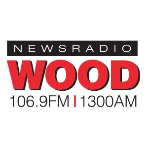 Logotipo de la emisora ​​de radio Newsradio WOOD 1300 AM / 106.9 FM